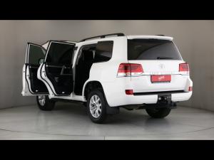Toyota Land Cruiser 200 4.5D-4D V8 VX-R - Image 25