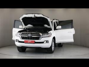 Toyota Land Cruiser 200 4.5D-4D V8 VX-R - Image 28