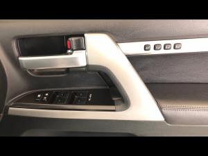 Toyota Land Cruiser 200 4.5D-4D V8 VX-R - Image 34