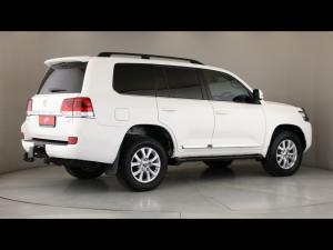 Toyota Land Cruiser 200 4.5D-4D V8 VX-R - Image 2
