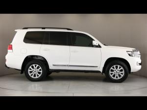 Toyota Land Cruiser 200 4.5D-4D V8 VX-R - Image 3