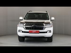 Toyota Land Cruiser 200 4.5D-4D V8 VX-R - Image 4
