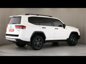 Toyota Land Cruiser 300 3.5T GR-Sport - Image 2