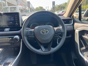 Toyota RAV4 2.0 GX auto - Image 8