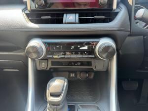 Toyota RAV4 2.0 GX auto - Image 14