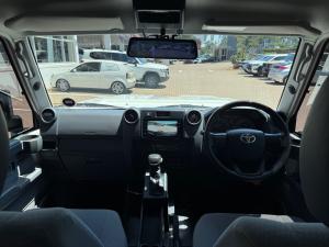 Toyota Land Cruiser 79 2.8GD-6 double cab - Image 6