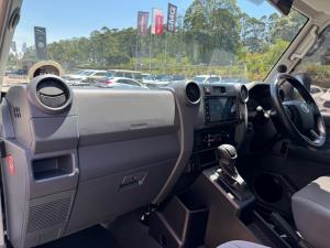 Toyota Land Cruiser 79 2.8GD-6 double cab - Image 7