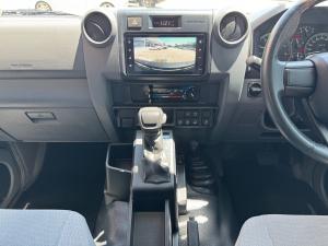 Toyota Land Cruiser 79 2.8GD-6 double cab - Image 12