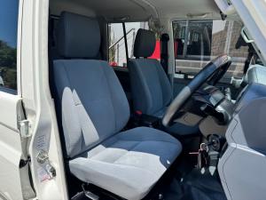 Toyota Land Cruiser 79 2.8GD-6 double cab - Image 14