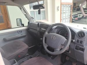 Toyota Land Cruiser 79 4.5D-4D LX V8 single cab - Image 6