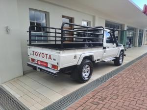 Toyota Land Cruiser 79 4.5D-4D LX V8 single cab - Image 2