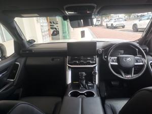 Toyota Land Cruiser 300 3.3D GR-Sport - Image 6