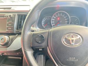Toyota RAV4 2.0 GX automatic - Image 9