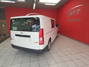 Toyota Quantum 2.8 LWB CrewcabP/V - Image 2