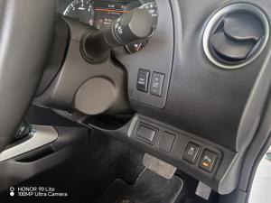 Nissan Navara 2.5DDTI LE/LE Plus automatic D/C - Image 18