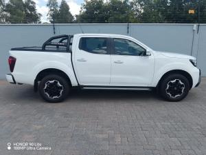 Nissan Navara 2.5DDTI LE/LE Plus automatic D/C - Image 3