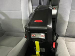 Toyota Land Cruiser 76 2.8GD-6 station wagon LX manual - Image 11