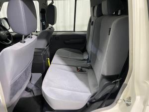 Toyota Land Cruiser 76 2.8GD-6 station wagon LX manual - Image 12