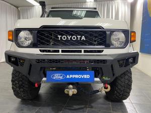 Toyota Land Cruiser 76 2.8GD-6 station wagon LX manual - Image 2