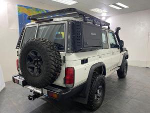 Toyota Land Cruiser 76 2.8GD-6 station wagon LX manual - Image 8