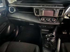 Toyota RAV4 2.0 GX auto - Image 9