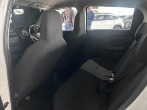 Toyota Vitz 1.0 XR manual - Image 11