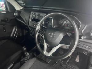 Toyota Vitz 1.0 XR manual - Image 12