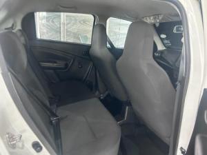 Toyota Vitz 1.0 XR manual - Image 8