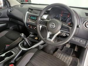 Nissan Navara 2.5DDTi double cab SE manual - Image 10