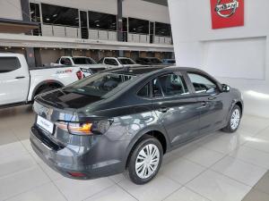 Volkswagen Polo sedan 1.6 manual - Image 8