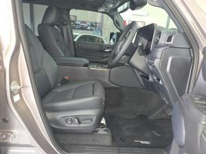 Toyota Land Cruiser Prado 2.8GD VX-R - Image 13