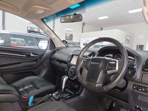 Isuzu mu-X 3.0 - Image 10