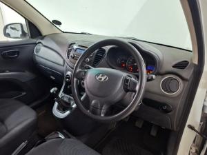 Hyundai i10 1.1 Motion - Image 8