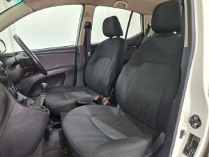 Hyundai i10 1.1 Motion - Image 9