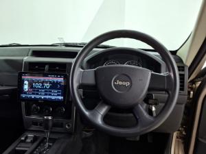 Jeep Cherokee 3.7L Sport - Image 17