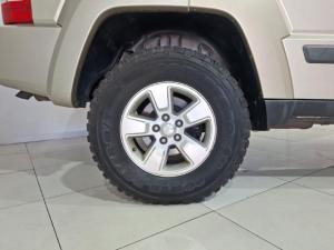 Jeep Cherokee 3.7L Sport - Image 7