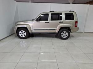 Jeep Cherokee 3.7L Sport - Image 8