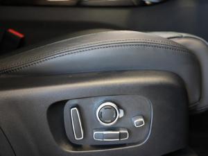 Land Rover Range Rover Velar D300 Dynamic HSE - Image 24