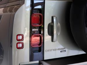 Land Rover Defender 110 D300 X-Dynamic HSE - Image 15