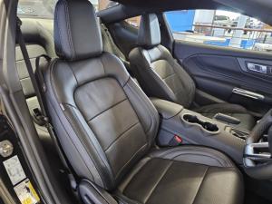 Ford Mustang 5.0 GT fastback - Image 11