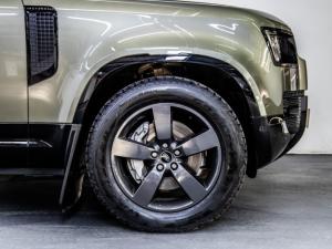 Land Rover Defender 110 D300 X-Dynamic HSE - Image 4