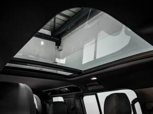 Land Rover Defender 110 D300 X-Dynamic SE - Image 21