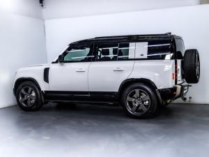 Land Rover Defender 110 D300 X-Dynamic SE - Image 8