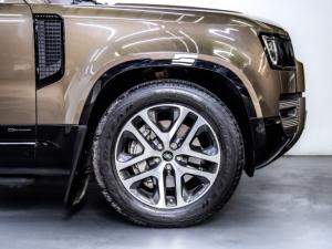 Land Rover Defender 110 D300 X-Dynamic HSE - Image 4