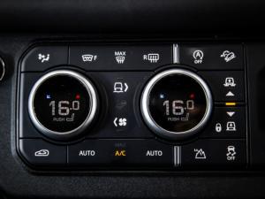 Land Rover Defender 110 V8 - Image 13