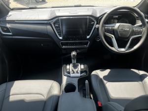 Isuzu D-Max 3.0TD double cab V-Cross - Image 6