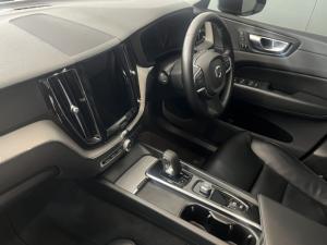 Volvo XC60 B5 Momentum - Image 7