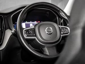 Volvo XC60 B5 Momentum - Image 5