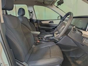 Mahindra XUV700 2.0T AX5 - Image 8