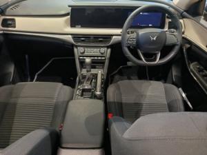 Mahindra XUV700 2.0T AX5 - Image 6